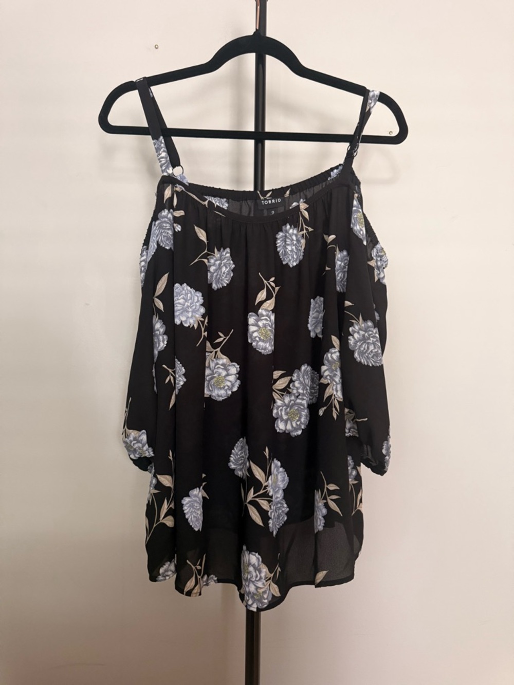 Torrid Floral Cold-Shoulder Women's Top - Black and Light Blue